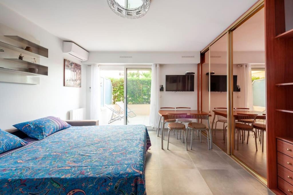 Superbe Studio Avec Terrasse En Front De Mer 芒通 外观 照片