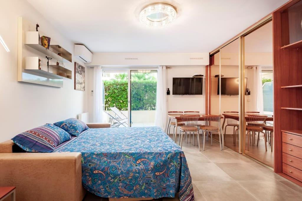 Superbe Studio Avec Terrasse En Front De Mer 芒通 外观 照片