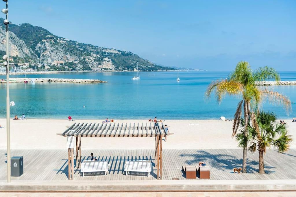 Superbe Studio Avec Terrasse En Front De Mer 芒通 外观 照片