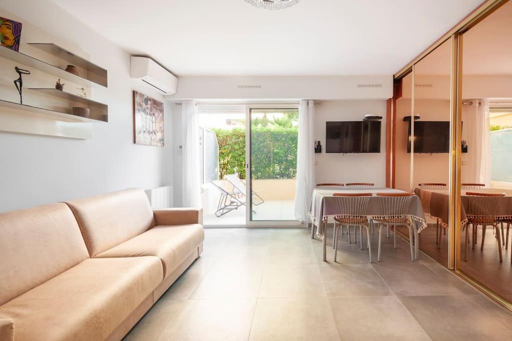 Superbe Studio Avec Terrasse En Front De Mer 芒通 外观 照片